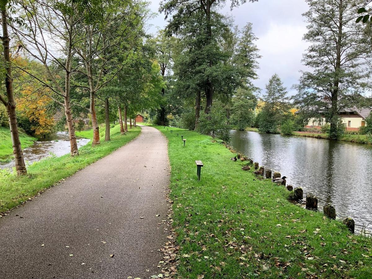 Apartman V Podkrovi Hostinné Exteriér fotografie