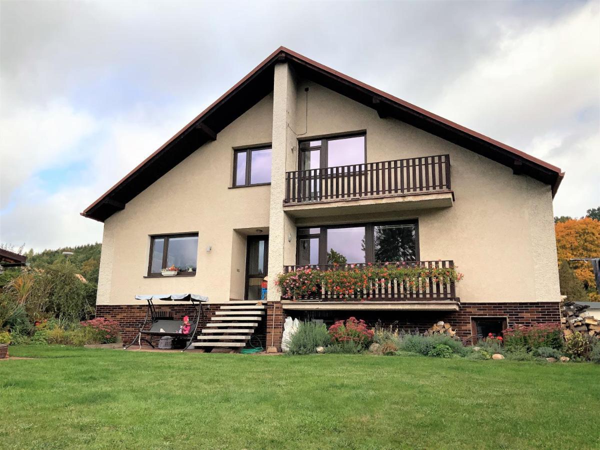 Apartman V Podkrovi Hostinné Exteriér fotografie